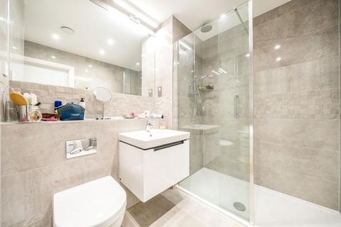 1 bedroom flat for sale, High Street, Hampton TW12