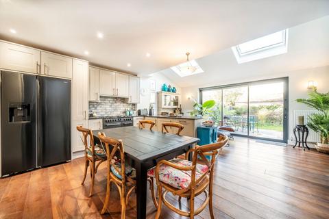 undefined, Wellington Road, Hampton TW12