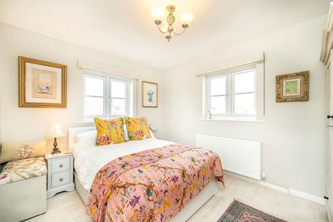 undefined, Wellington Road, Hampton TW12