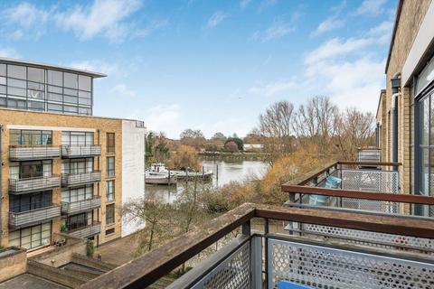 1 bedroom flat for sale, Ferry Lane, Brentford TW8