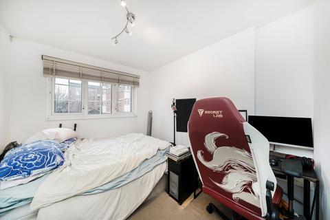 2 bedroom flat to rent, Sigrist Square, Kingston Upon Thames KT2
