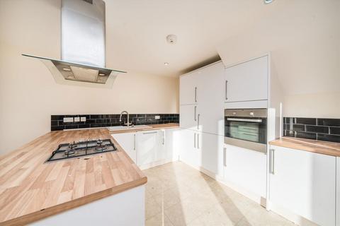 3 bedroom house to rent, Brighton Road, Tadworth KT20