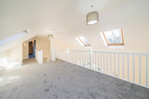 3 bedroom house to rent, Brighton Road, Tadworth KT20