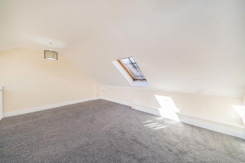 3 bedroom house to rent, Brighton Road, Tadworth KT20