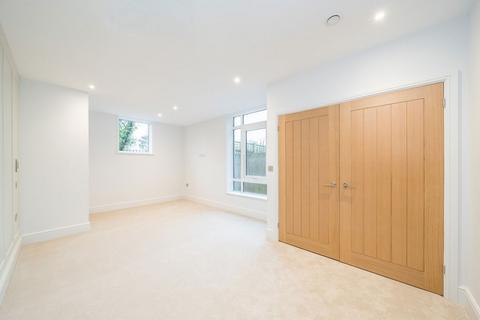 2 bedroom flat for sale, Candler Mews, Twickenham TW1