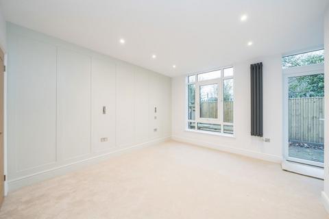 2 bedroom flat for sale, Candler Mews, Twickenham TW1
