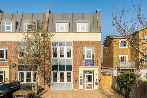 Candler Mews, Twickenham TW1