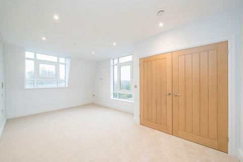 3 bedroom flat for sale, Candler Mews, Twickenham TW1
