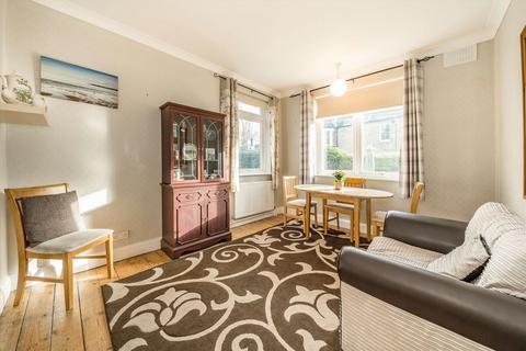 2 bedroom flat for sale, Vale Close, Strawberry Hill TW1