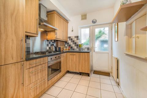 2 bedroom flat for sale, Vale Close, Strawberry Hill TW1