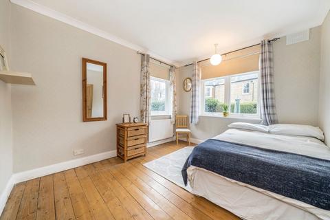 2 bedroom flat for sale, Vale Close, Strawberry Hill TW1