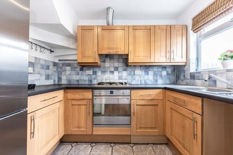 undefined, Devon Avenue, Twickenham TW2