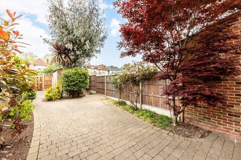 undefined, Devon Avenue, Twickenham TW2
