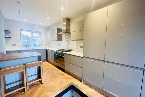 4 bedroom semi-detached house to rent, Park Drive, Rustington, BN16