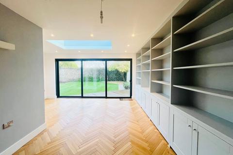 4 bedroom semi-detached house to rent, Park Drive, Rustington, BN16