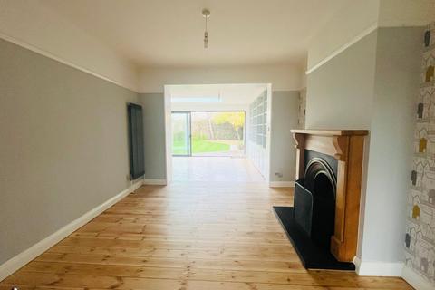 4 bedroom semi-detached house to rent, Park Drive, Rustington, BN16