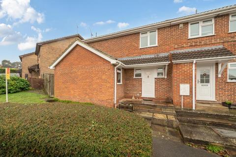 3 bedroom end of terrace house for sale - Bagshot, Surrey, GU19