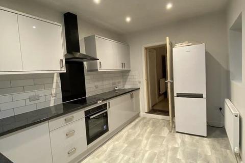3 bedroom terraced house to rent, York Road,  Swindon,  SN1