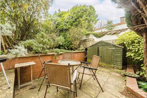 2 bedroom flat for sale, Earlsfield Road, London SW18