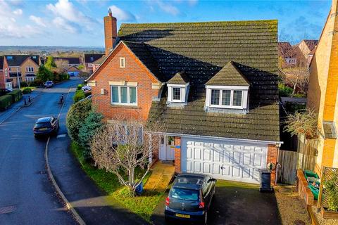 4 bedroom detached house for sale, Woodavon Gardens, Thatcham, Berkshire, RG18