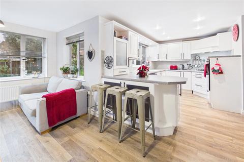 4 bedroom detached house for sale, Woodavon Gardens, Thatcham, Berkshire, RG18