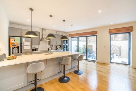 3 bedroom flat for sale, Gressenhall Road, London SW18