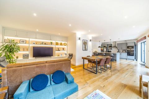 3 bedroom flat for sale, Gressenhall Road, London SW18