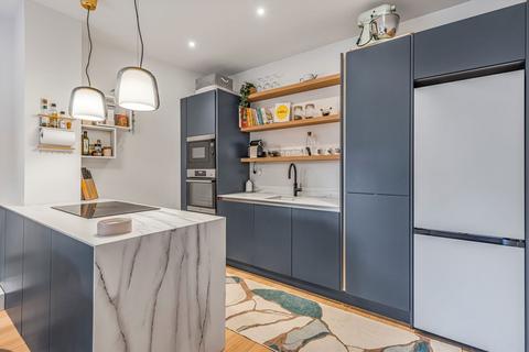 2 bedroom flat for sale, Schubert Road, London SW15