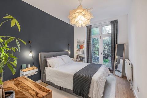 2 bedroom flat for sale, Schubert Road, London SW15