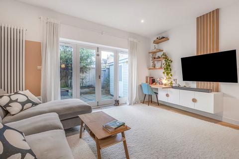 2 bedroom flat for sale, Schubert Road, London SW15