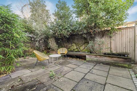 2 bedroom flat for sale, Schubert Road, London SW15
