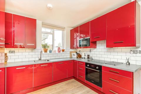 2 bedroom flat for sale, Rayners Road, London SW15