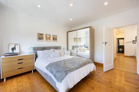 3 bedroom flat for sale, Putney Hill, London SW15