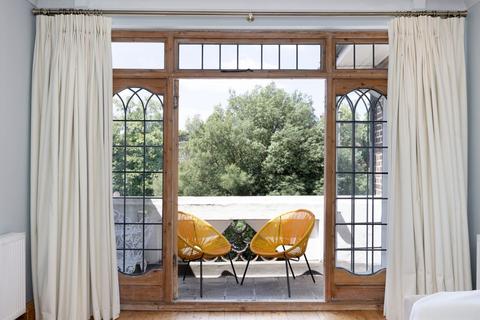 3 bedroom flat for sale, Putney Hill, London SW15