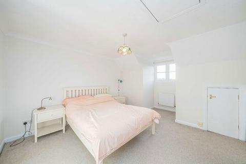 4 bedroom semi-detached house for sale, Thames Street, Sunbury-On-Thames TW16