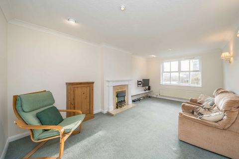 4 bedroom semi-detached house for sale, Thames Street, Sunbury-On-Thames TW16