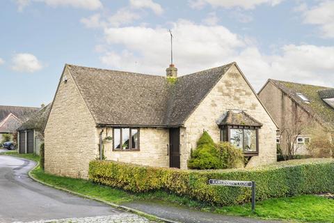2 bedroom detached bungalow for sale, Rawlinson Close, Chadlington