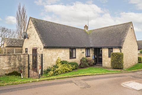 2 bedroom detached bungalow for sale, Rawlinson Close, Chadlington