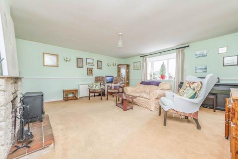2 bedroom detached bungalow for sale, Rawlinson Close, Chadlington