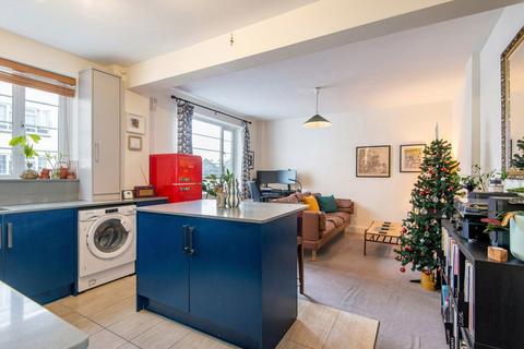 1 bedroom flat for sale, Upper Clapton Road, London E5