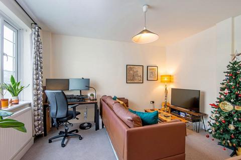 1 bedroom flat for sale, Upper Clapton Road, London E5