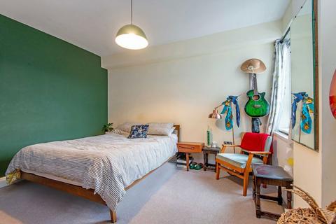 1 bedroom flat for sale, Upper Clapton Road, London E5