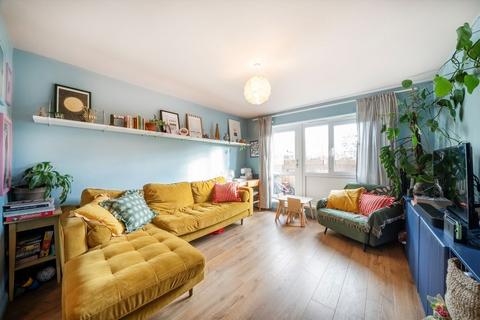 3 bedroom flat for sale, Mabley Street, London E9