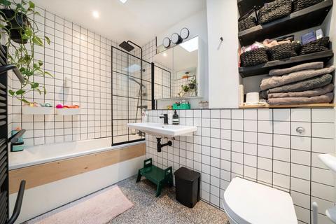 3 bedroom flat for sale, Mabley Street, London E9