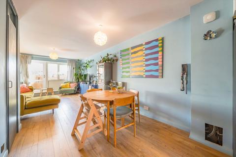 3 bedroom flat for sale, Mabley Street, London E9