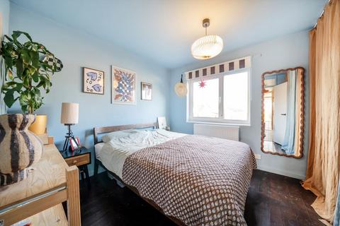3 bedroom flat for sale, Mabley Street, London E9