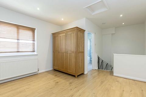 1 bedroom house to rent, Ebury Mews, London SE27