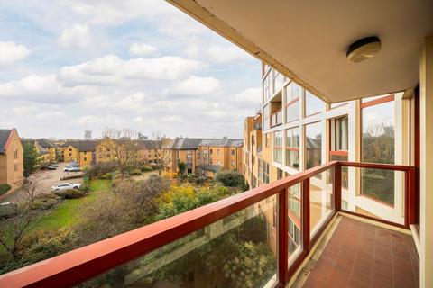 Asher Way, London E1W