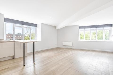 3 bedroom apartment to rent, Weybridge, Surrey, KT13