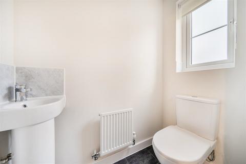 3 bedroom terraced house to rent, Bridge Walk, WF9
